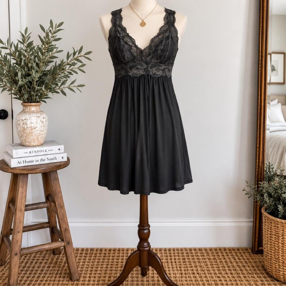 Soma Black Lace Sleep Dress / Chemise – Size Medium